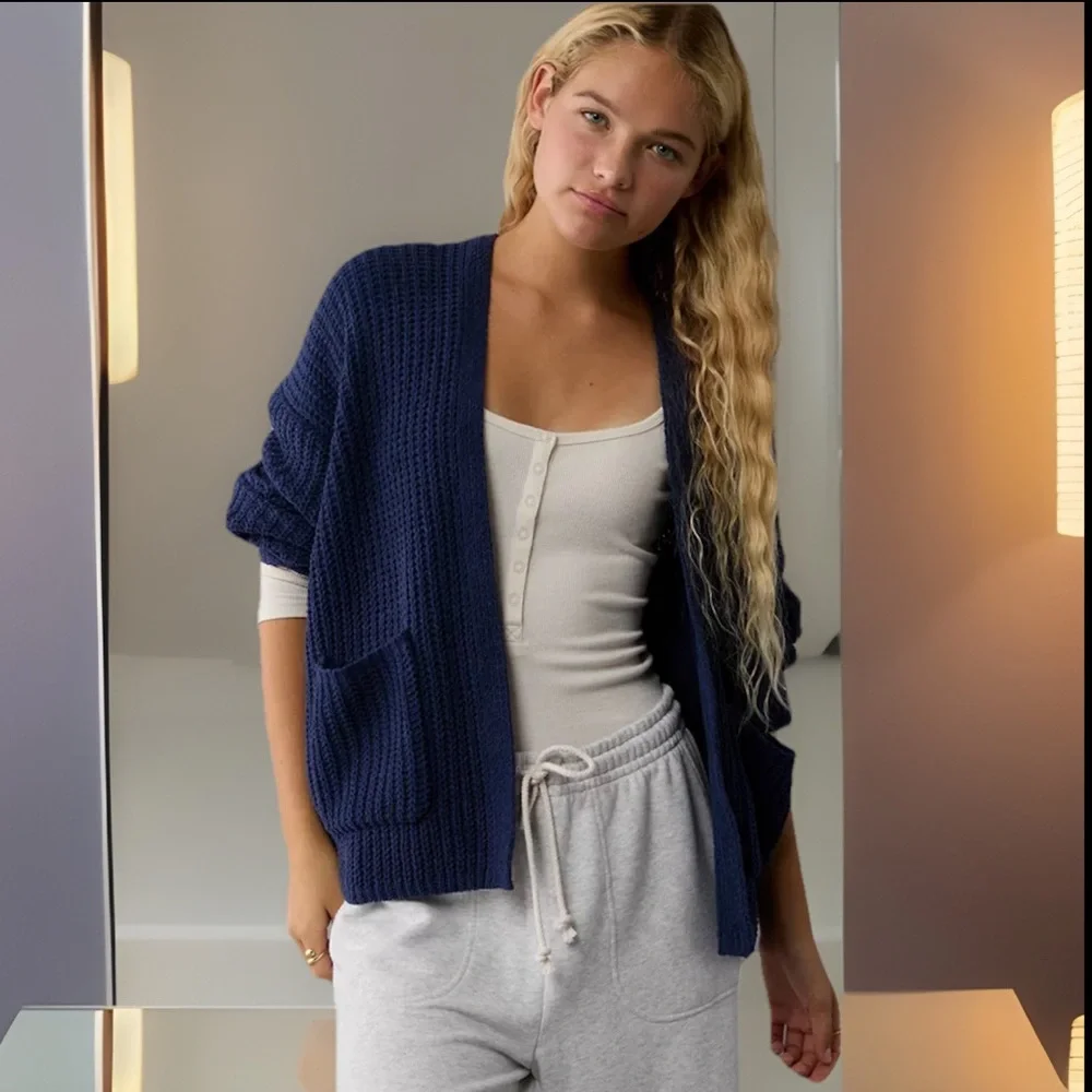 American Eagle Softest Knitting Open Front W/Pockets Cream V Back Cardigan